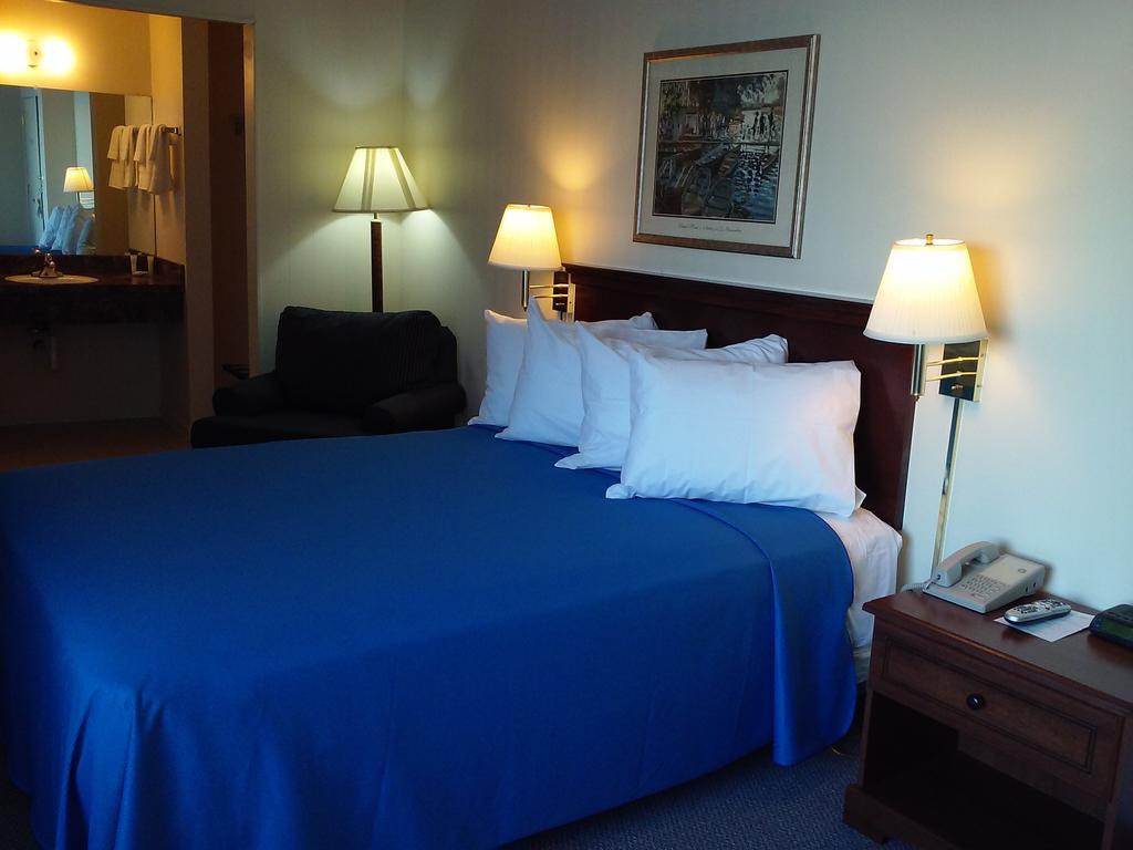 Main Street Lodge And Suites 休伦港 客房 照片