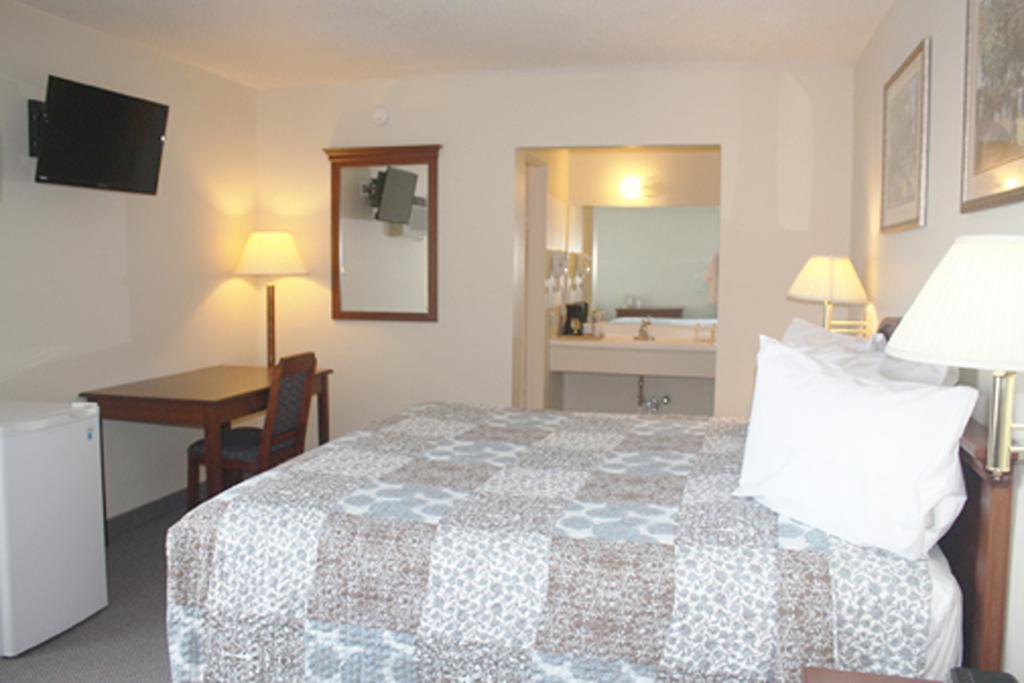 Main Street Lodge And Suites 休伦港 外观 照片
