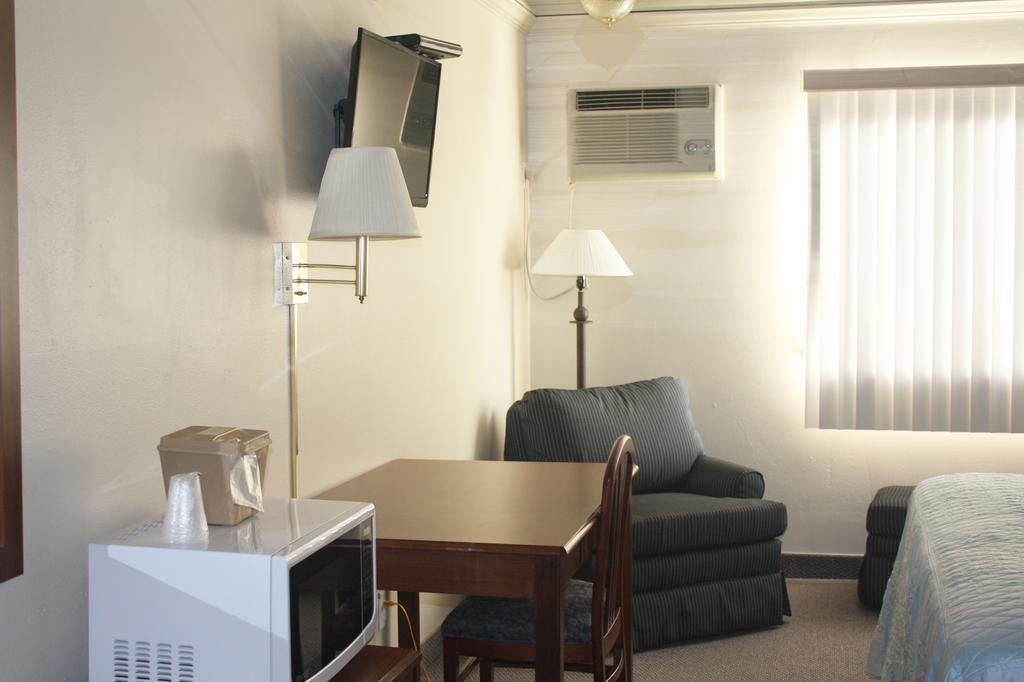 Main Street Lodge And Suites 休伦港 外观 照片