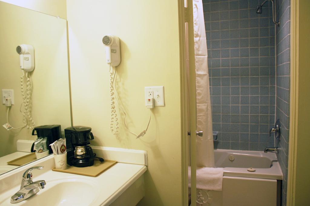 Main Street Lodge And Suites 休伦港 客房 照片