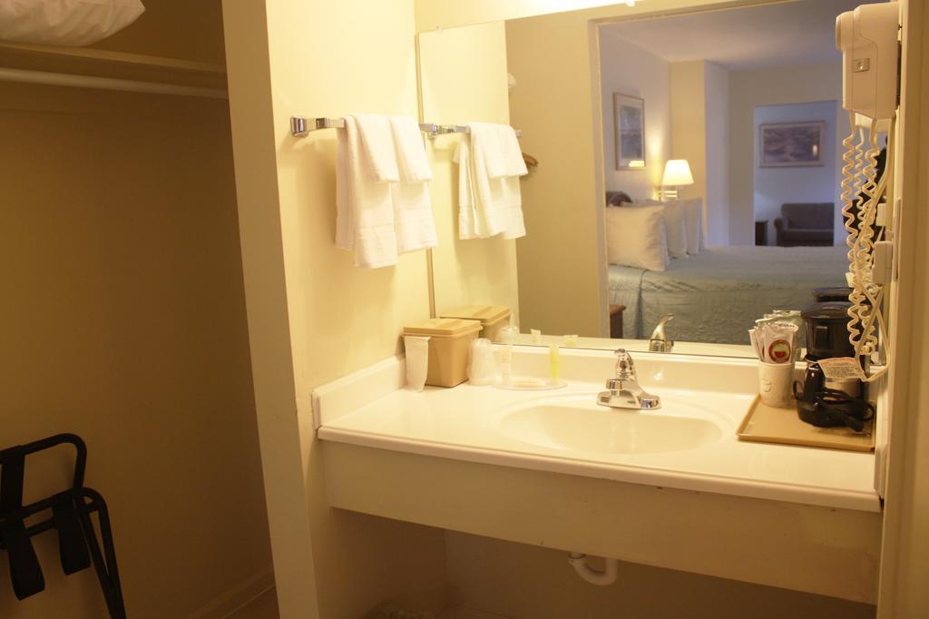 Main Street Lodge And Suites 休伦港 客房 照片