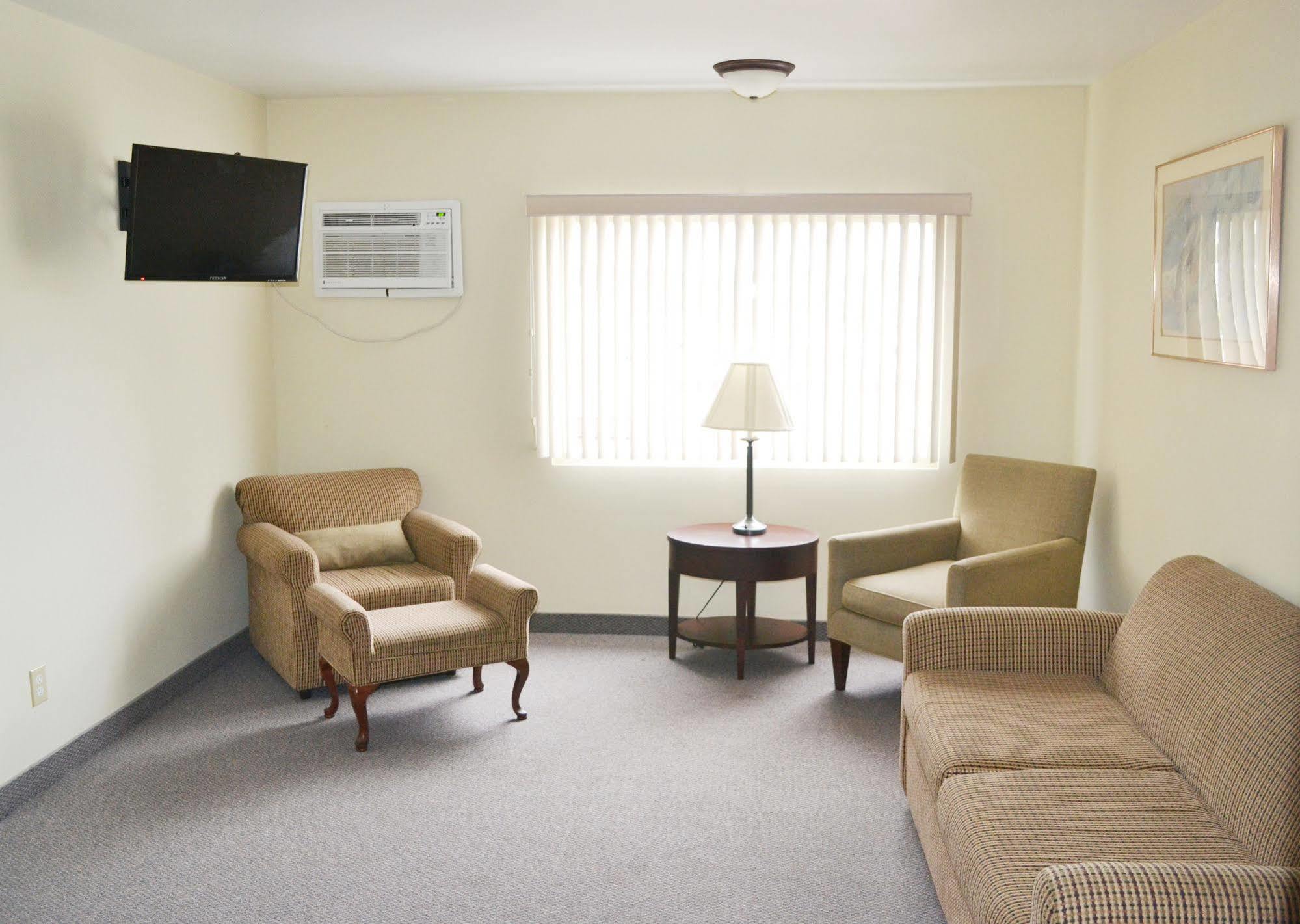 Main Street Lodge And Suites 休伦港 外观 照片
