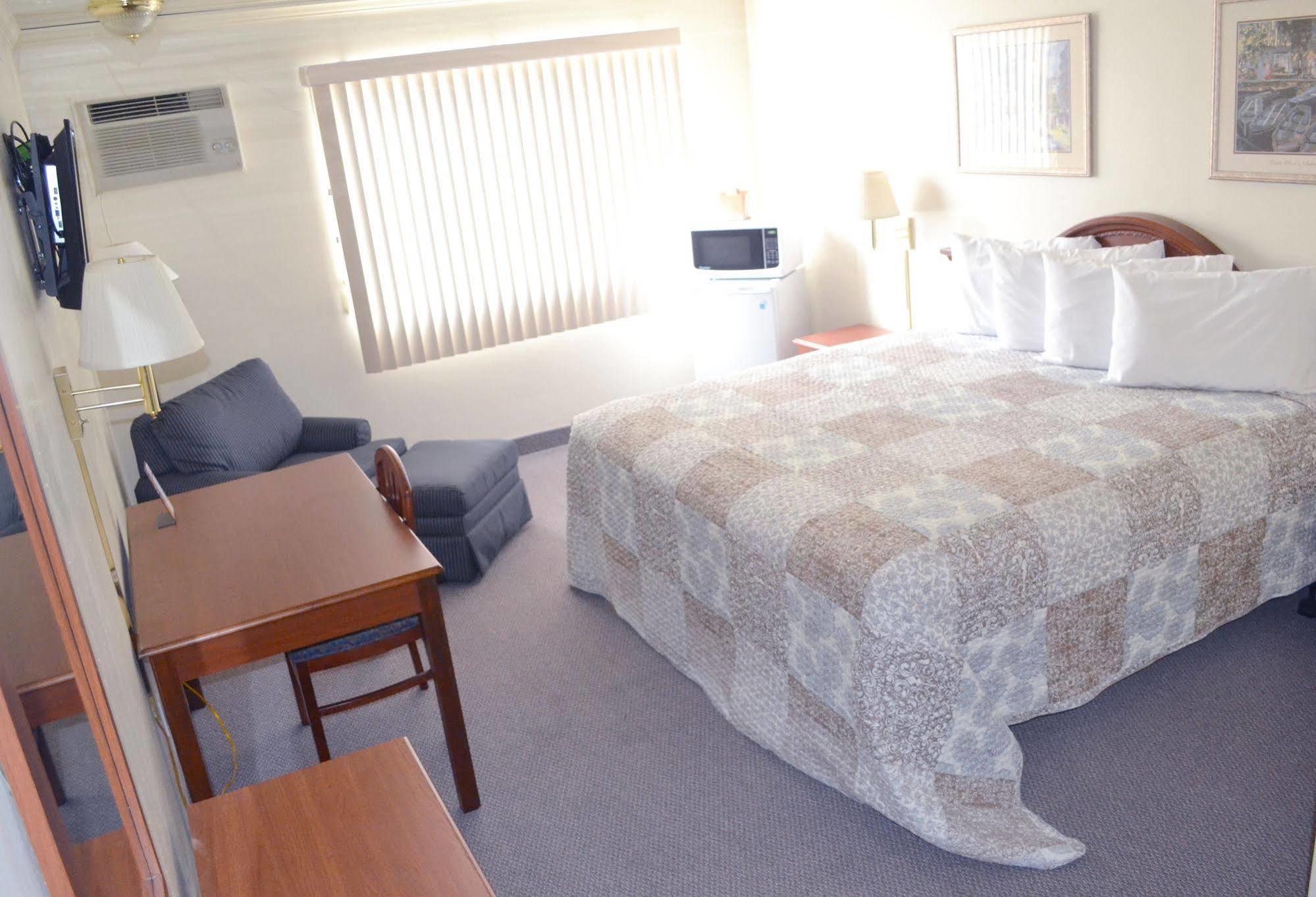 Main Street Lodge And Suites 休伦港 外观 照片